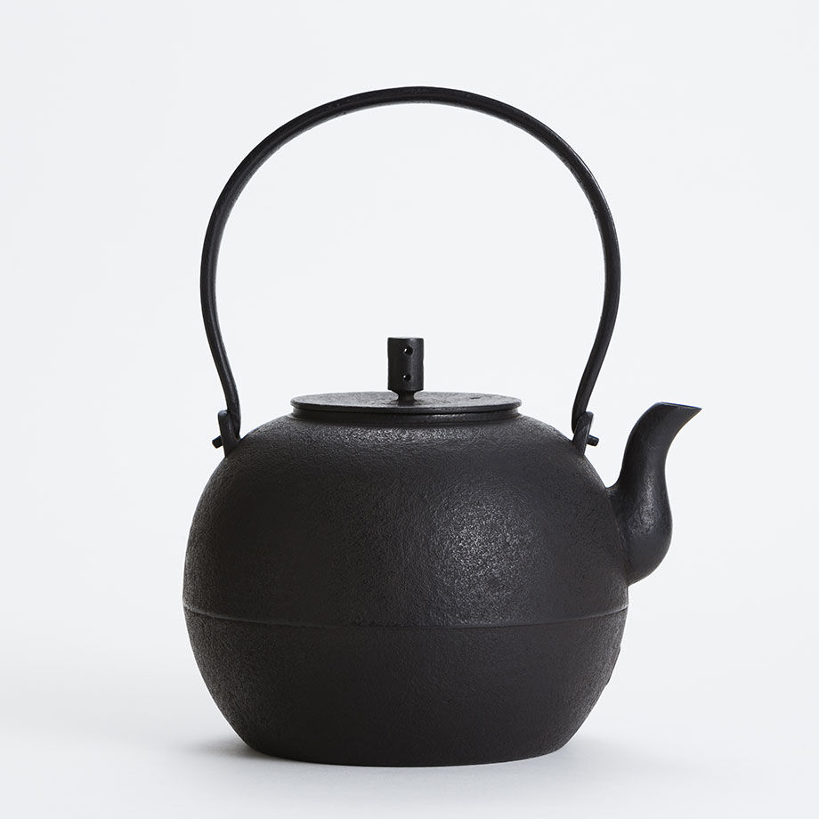 高橋大益 鋳鉄製鉄瓶 六花 刻印、箱あり IH可 高橋大益 鋳鉄製鉄瓶