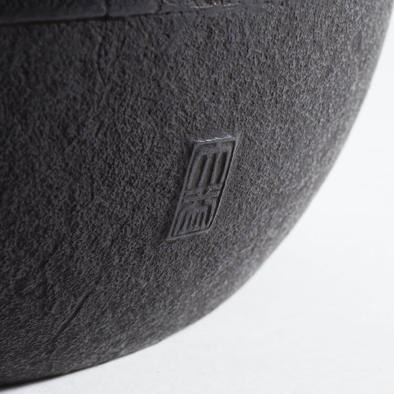 高橋大益 鋳鉄製鉄瓶 六花 刻印、箱あり IH可 高橋大益 鋳鉄製鉄瓶 六花 刻印、箱あり IH可 - メルカリ