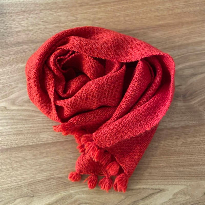 富樫由紀子さん（huyutonari）／マフラー／明るい赤 | くらしかONLINE