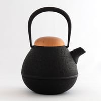 高橋大益さん（鉄瓶工房髙橋）の鉄薬缶 黒丸 019 | くらしかONLINE STORE