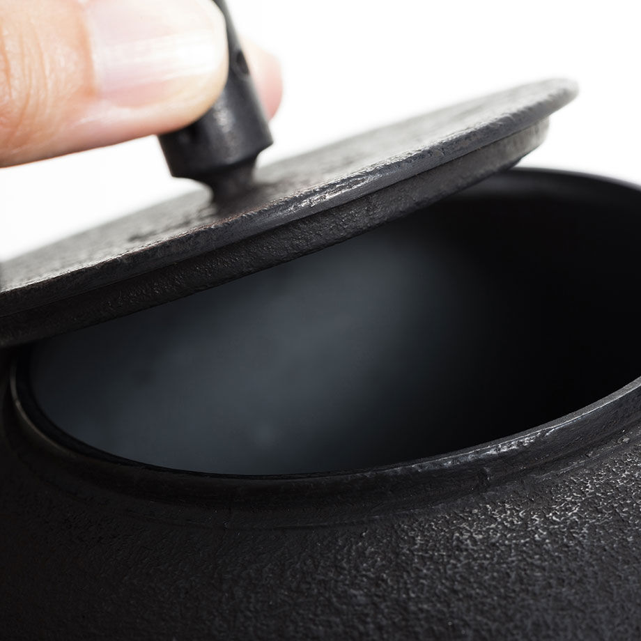 高橋大益さん（鉄瓶工房髙橋）の鉄薬缶 黒丸 019 | くらしかONLINE STORE