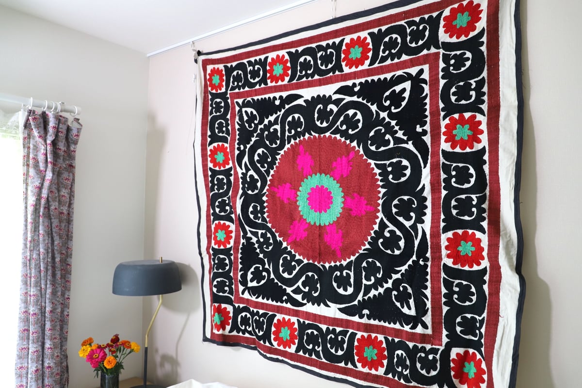 ウズベキスタン　スザーニ　サマルカンド キリムスタイル / ウズベキスタンの刺繍布スザンニ152×131cm