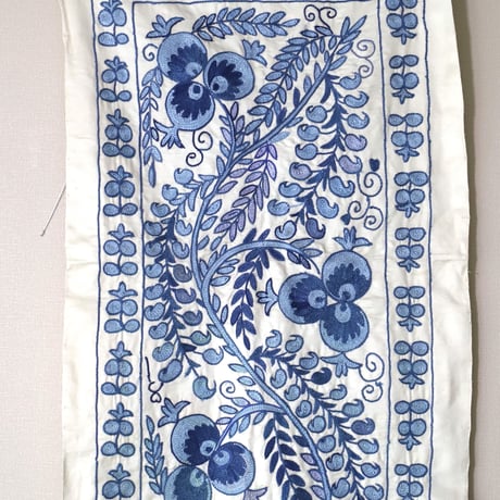 新品　スザニ　青と白の刺繍 CATEGORY スザニ刺繍 | MAYRAM