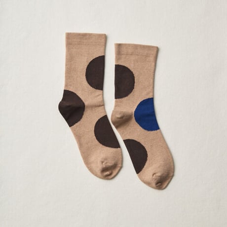 yahae sui | Organic Cotton Rubber Free Asymmetry Dot Socks　D.BR×BL