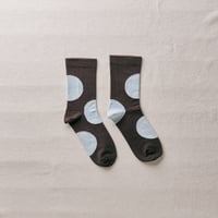 yahae sui | Cotton Rubber Free Asymmetry Dot Socks　Pale Blue