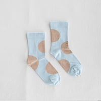yahae sui | Organic Cotton　Rubber Free Asymmetry Dot socks pale Blue