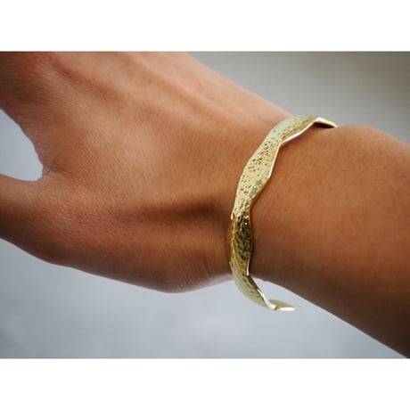 INYENYERI  Zigzag Hummering Bracelet