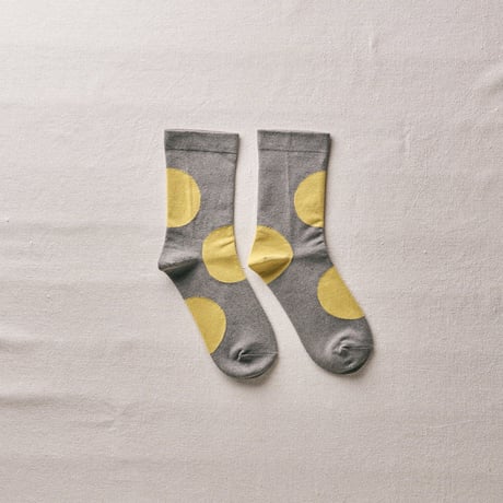 yahae sui | Cotton Rubber Free Asymmetry Dot Socks　Yellow
