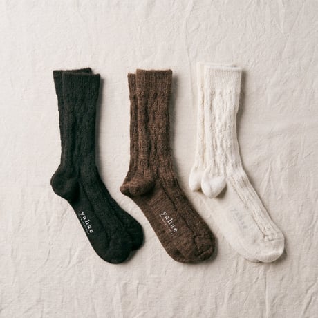 yahae | ALPACA CABLE PATTERN SOCKS　　Brown