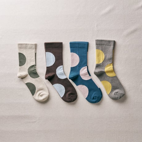 yahae sui | Cotton Rubber Free Asymmetry Dot Socks　Khaki