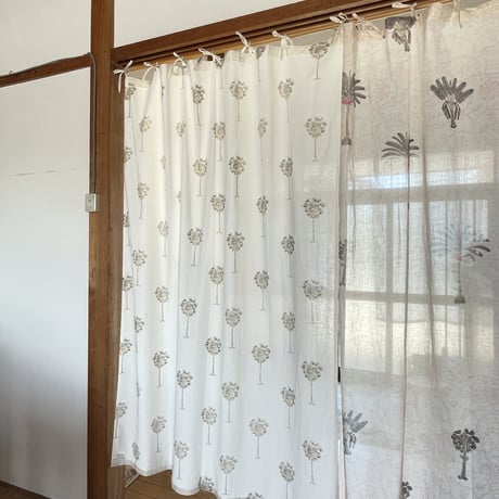 カーテン　１