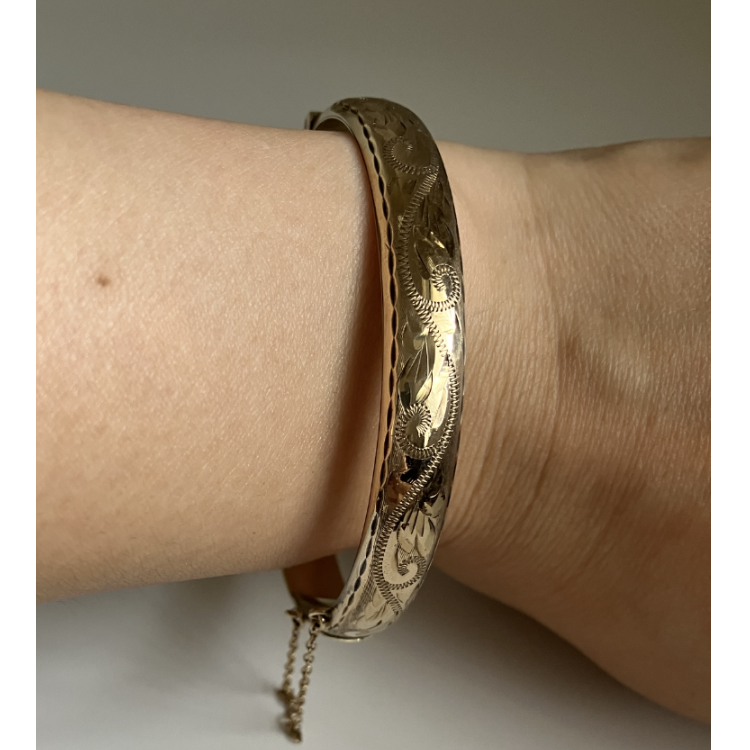 9金ゴールド エングレイヴド バングル | LUCK