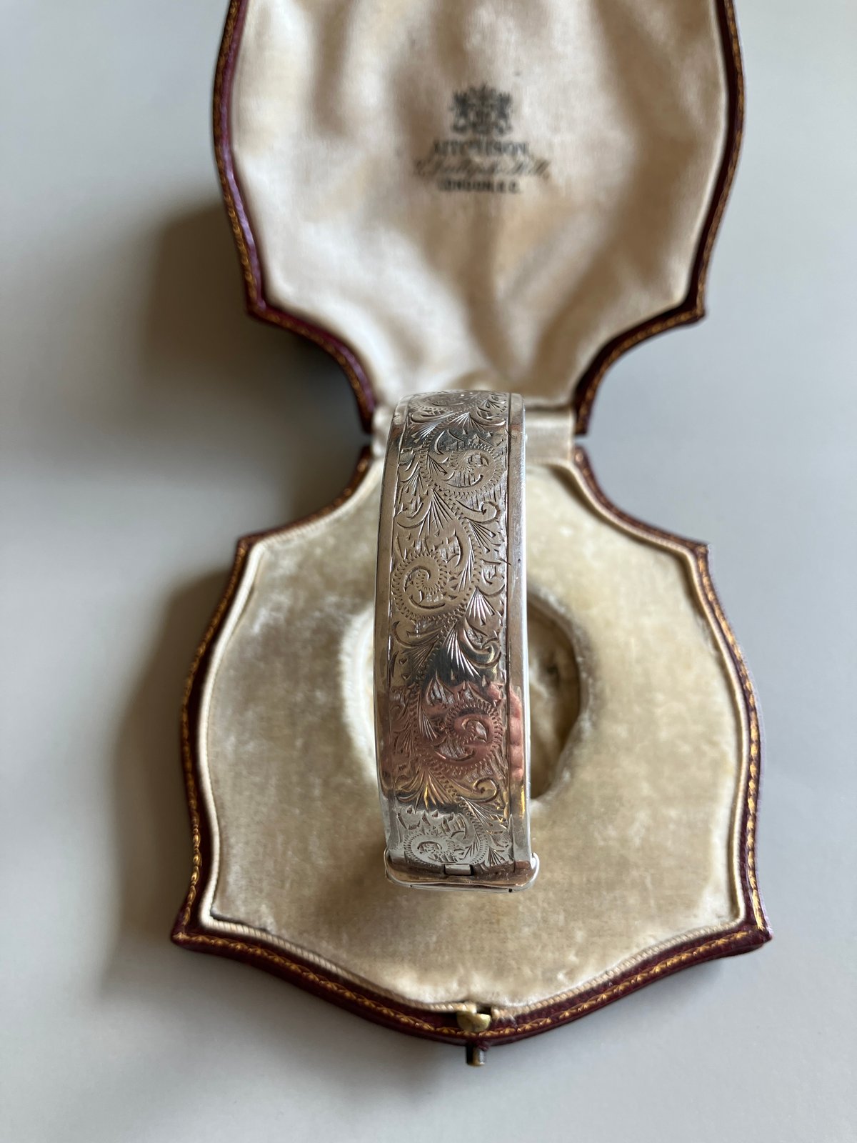 エングレイヴド スターリングシルバーバングル | LUCK