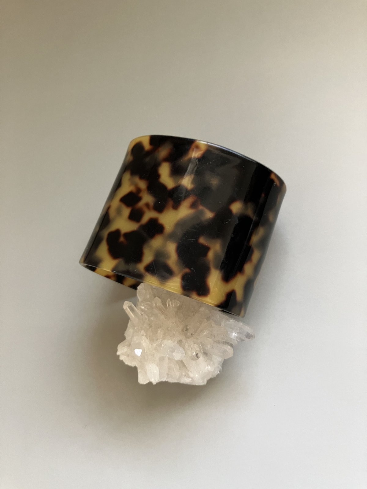 プラスティックべっ甲パターン バングル | LUCK