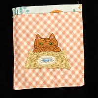 ほんわかねこ　刺繍ポケット付きTシャツ　M　現品限り