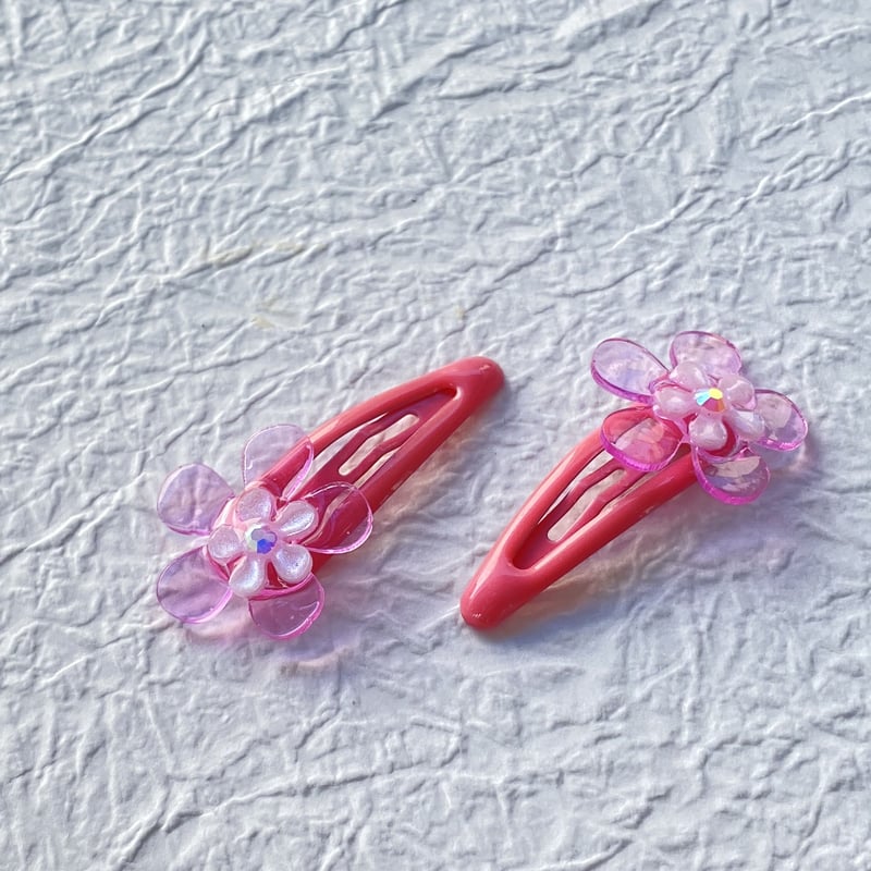 ラベンダーカラーのふわふわ5センチパッチンピン&2.5センチお花レジンヘアゴム レジンでできたクリアカラーのお花パッチンピン | Handmade accessory