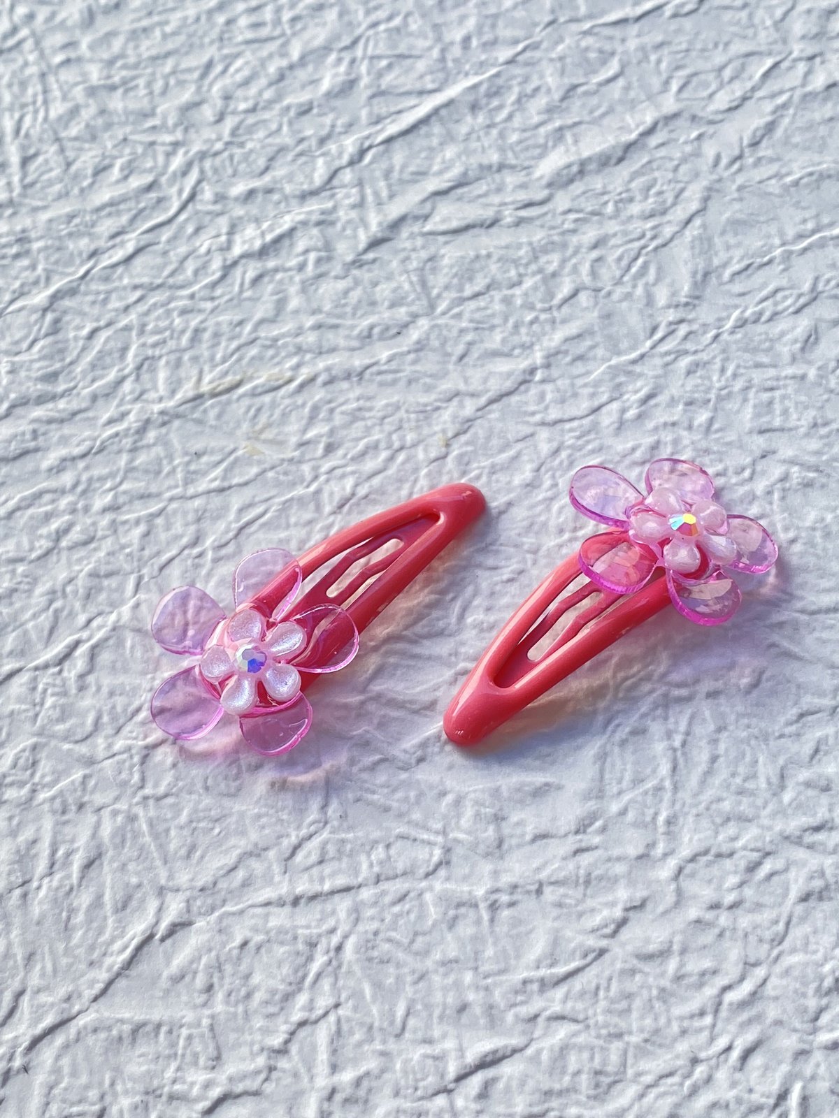 レジンでできたクリアカラーのお花パッチンピン | Handmade accessory