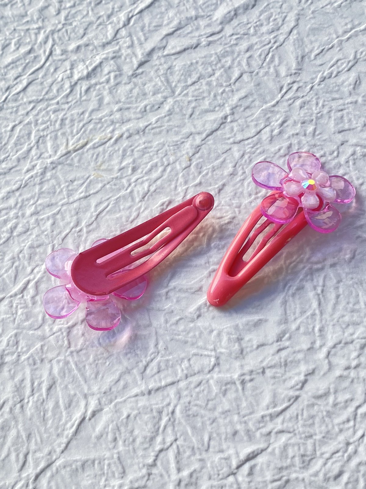 レジンでできたクリアカラーのお花パッチンピン | Handmade accessory