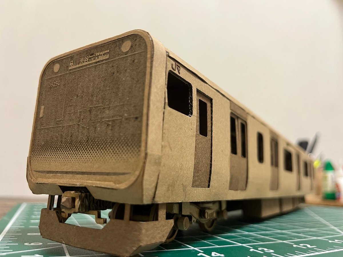 Cardboard Train Yamanote Line E235 Series 段ボール山
