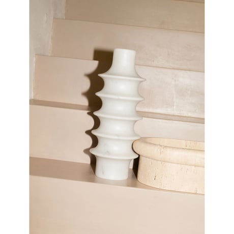 Affinità Elettive Eduard white vase