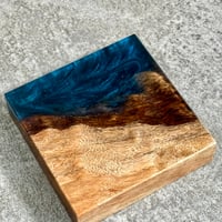 レジン台座　BLUE
