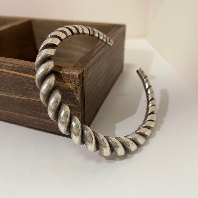 KARENSILVER カレンシルバー カレン族 ツイスト 重量 バングル