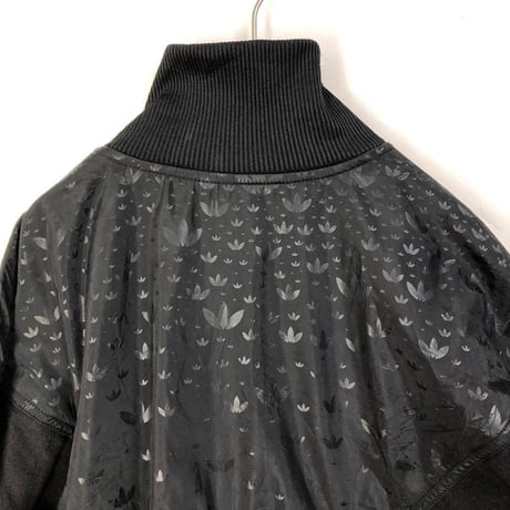 アディダス　トラックジャケット　ジャージ　袖ライン　ロゴ　黒