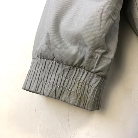 アンブロ　刺繍　ロゴ　中綿　ナイロン　ジャケット　裏地フリース　グレー