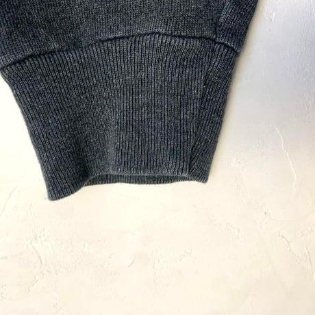 GUESS ゲス　刺繍　ビッグロゴ　スウェット　トレーナー　グレー