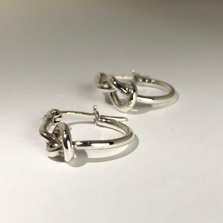 SILVER 925　シルバー　結び目　フープピアス　925 刻印　布袋付き