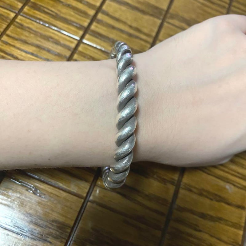 カレンシルバー バングル ツイスト 細め カレン族 シルバー ブレスレット 純銀 KARENSILVER カレンシルバー カレン族 ツイスト 重量 バングル