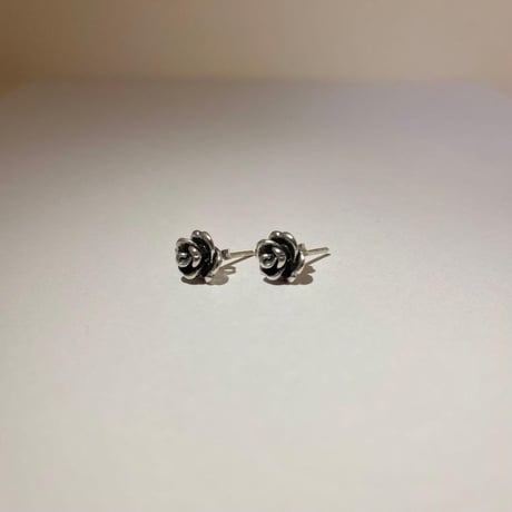 SILVER 925 シルバー　ローズ　バラ　花　小ぶり　ピアス　布袋