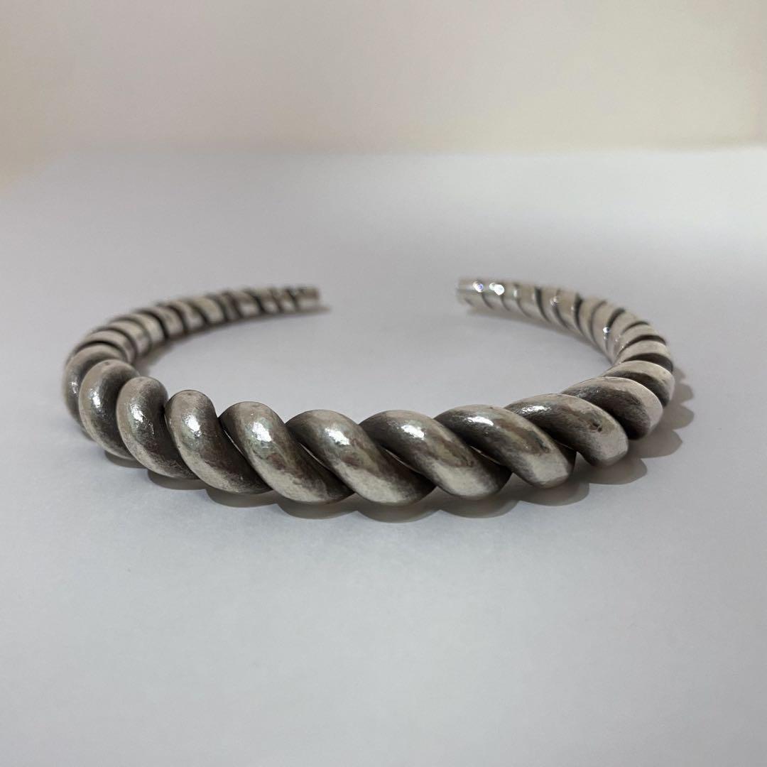 カレンシルバー　カレン族　ツイスト　重量　バングル　ブレスレット　布袋付　925 KARENSILVER カレンシルバー カレン族 ツイスト 重量 バングル