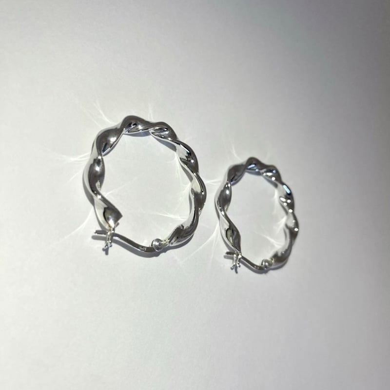 1003 シルバー　925 SILVER フープピアス　 刻印　両耳　布袋付き シルバー 925 捻れ ツイスト フープピアス 刻印 両耳 布袋付 | PEACE TOWN