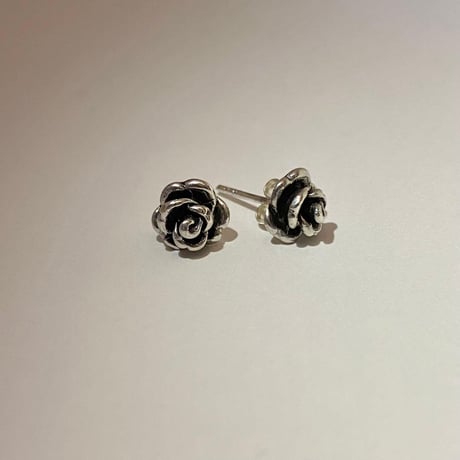 SILVER 925 シルバー　ローズ　バラ　花　小ぶり　ピアス　布袋