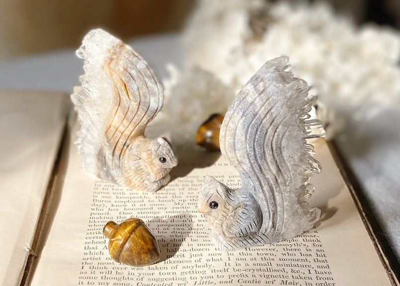 水晶　クラスター　リス　モチーフ　Ｂ りすさん尻尾クラスター 限定品】リスさんの天然水晶クラスター | STAR