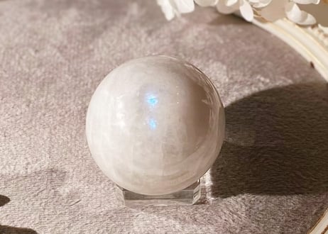 【月の魔法】 高品質ムーンストーンのスフィア