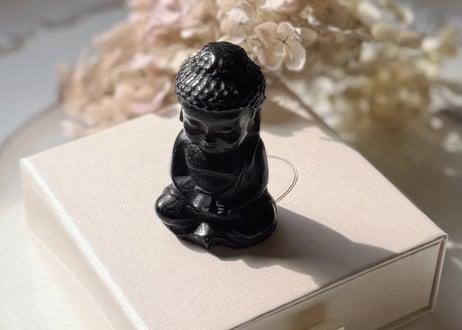 ブラックオブシディアン（黒曜石）の瞑想ブッタ