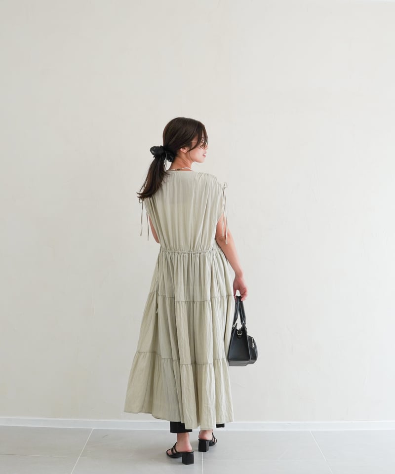 Tiered one-piece | オフベージュ | MI AND MOU