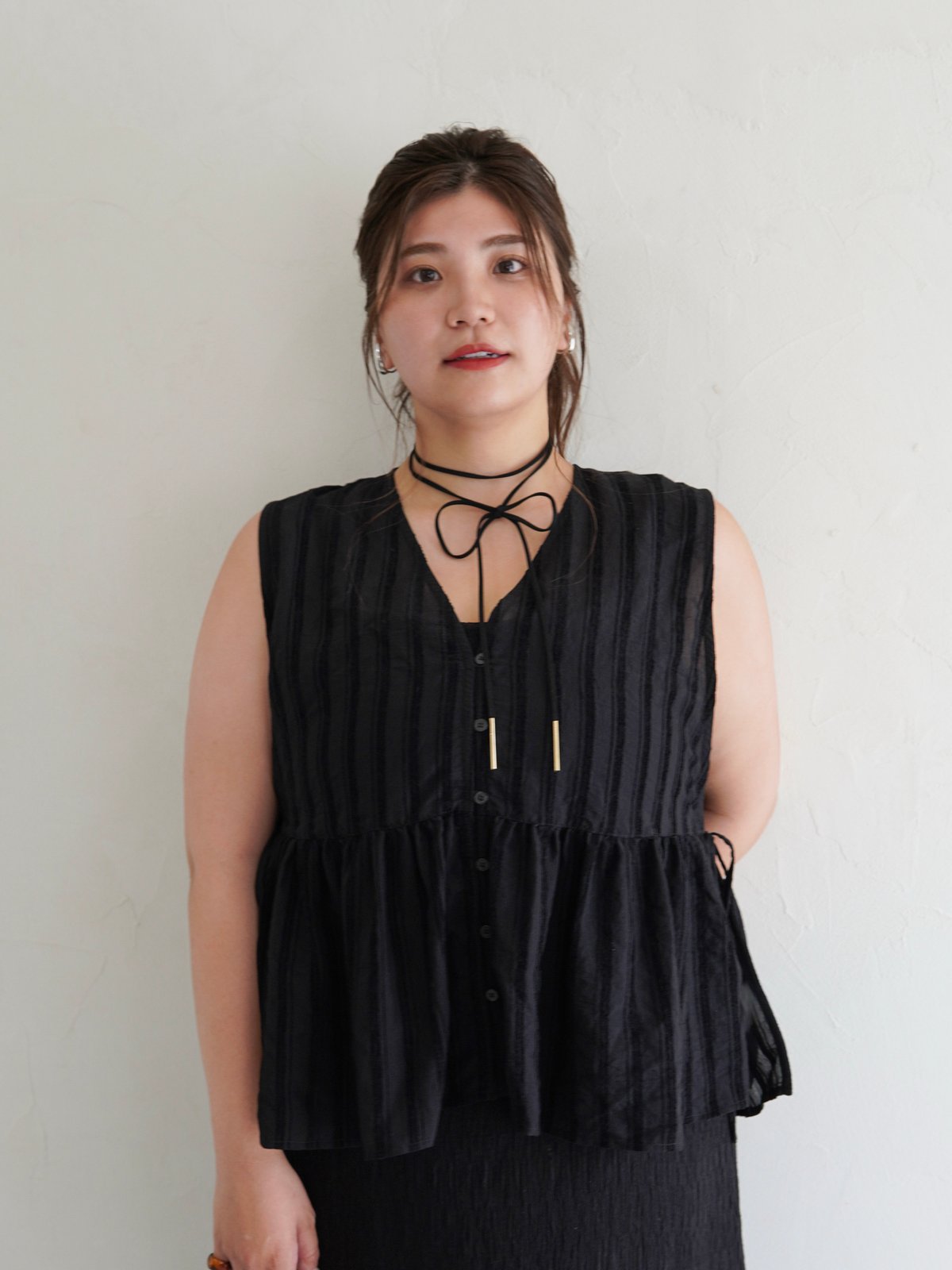 ミーアンドモウ　miandmou ベストcotton vest blouse ribbon vest｜ブラックストライプ | MI AND MOU