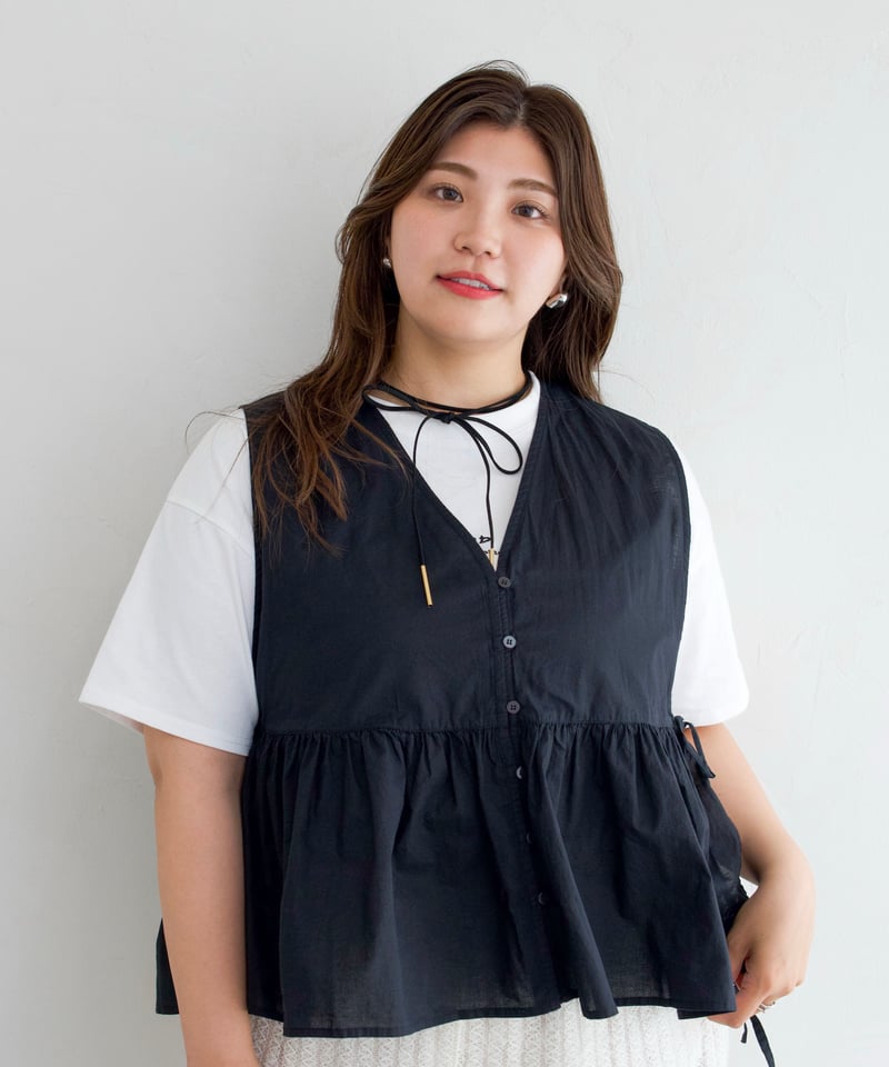 ミーアンドモウMI AND MOU ブラックベスト ribbon vest｜ブラック | MI AND MOU