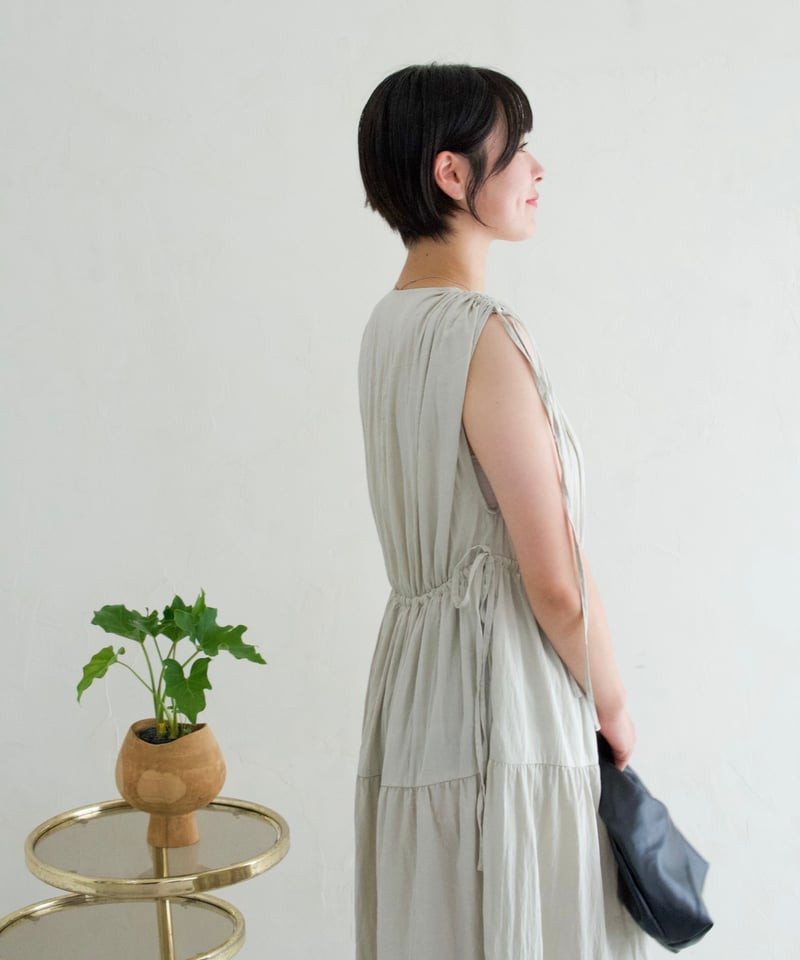 Tiered one-piece | オフベージュ | MI AND MOU