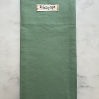 よもぎ玄米アイピロー　コットンカバー付き　スモーキーグリーン　【月と星の刺繍入り】