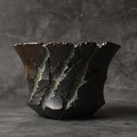 闇に呼吸する器 — 蓄光猫爪鉢【No.3】
