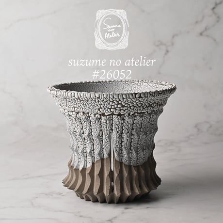 鬼爪鉢 suzume_no_atelier スズメのアトリエ 久しぶりの新型鉢。 鬼爪