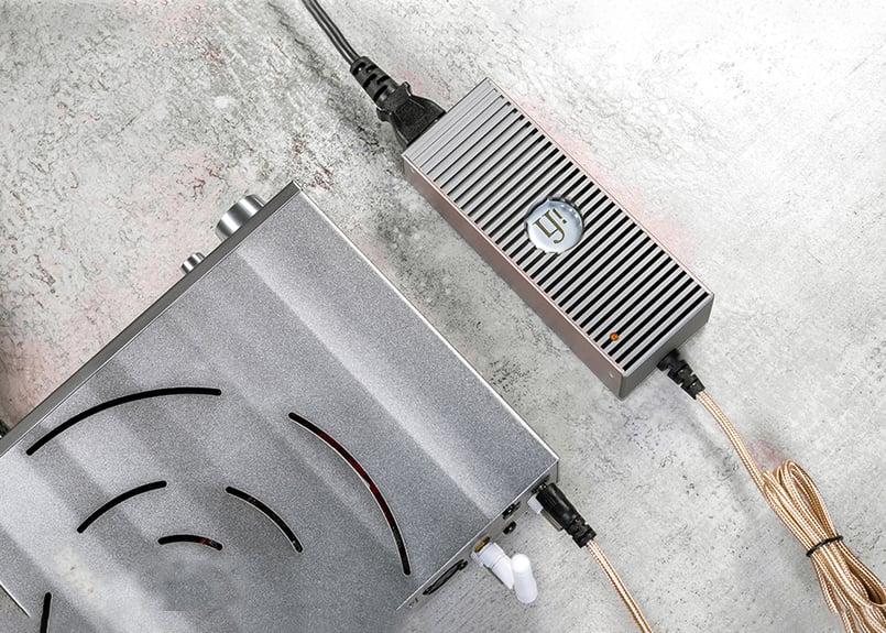 iFi audio iPower Elite 超ローノイズ大容量ACアダプター | Bi-Wi...