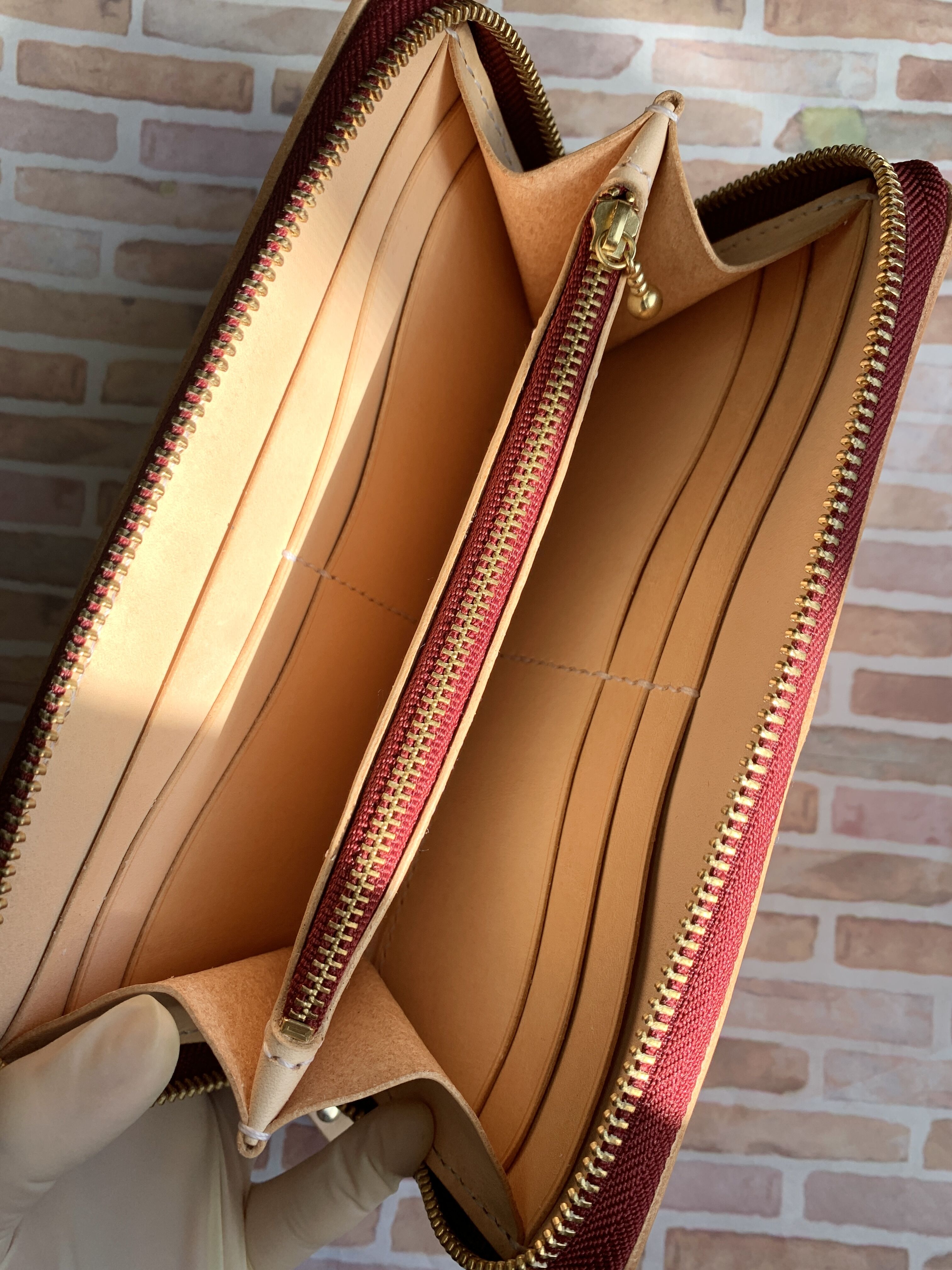 本革 世界に一つの長財布 レザーカービング 全て手縫い | Leather CAT