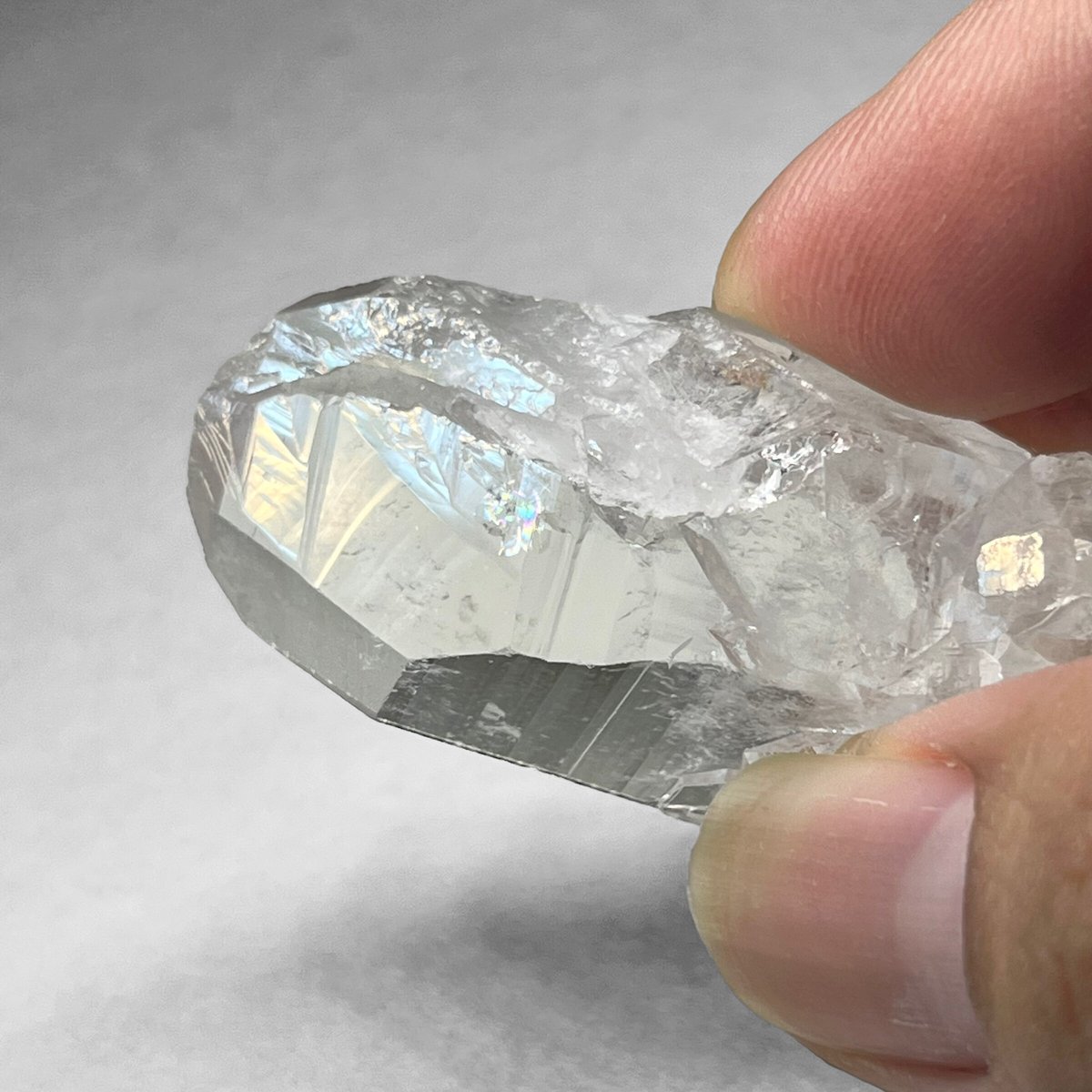 【匿名発送】クル渓谷産 ライトスモーキー水晶（セルフヒールド） self healed：key・storation /セルフヒールド水晶ラフポイント B ：キ