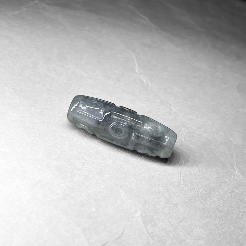 black jade：Dzi bead / 黒翡翠：天珠 ( 九眼天珠 ) | N.st