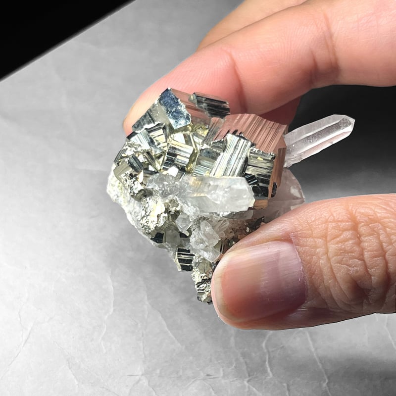 crystal cluster with pyrite / 水晶クラスターパイライト共生 B